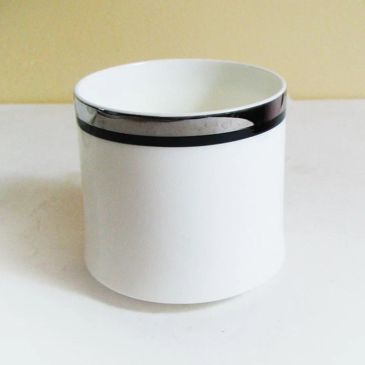 Tazas Mikasa Solitude porcelana de hueso blanco borde plateado 2-5/8" ancho 8 disponibles Foto 4 de 4