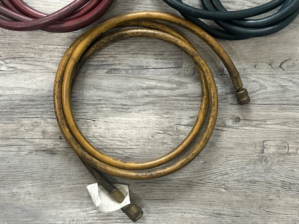 Juego de manómetros de climatización de latón vintage con mangueras Parker y componentes mixtos Foto 2 de 4