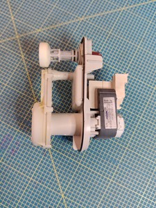 Miele Trockner Kondensatpumpe P11 220-240V 50Hz 7098301  07098301  07098306