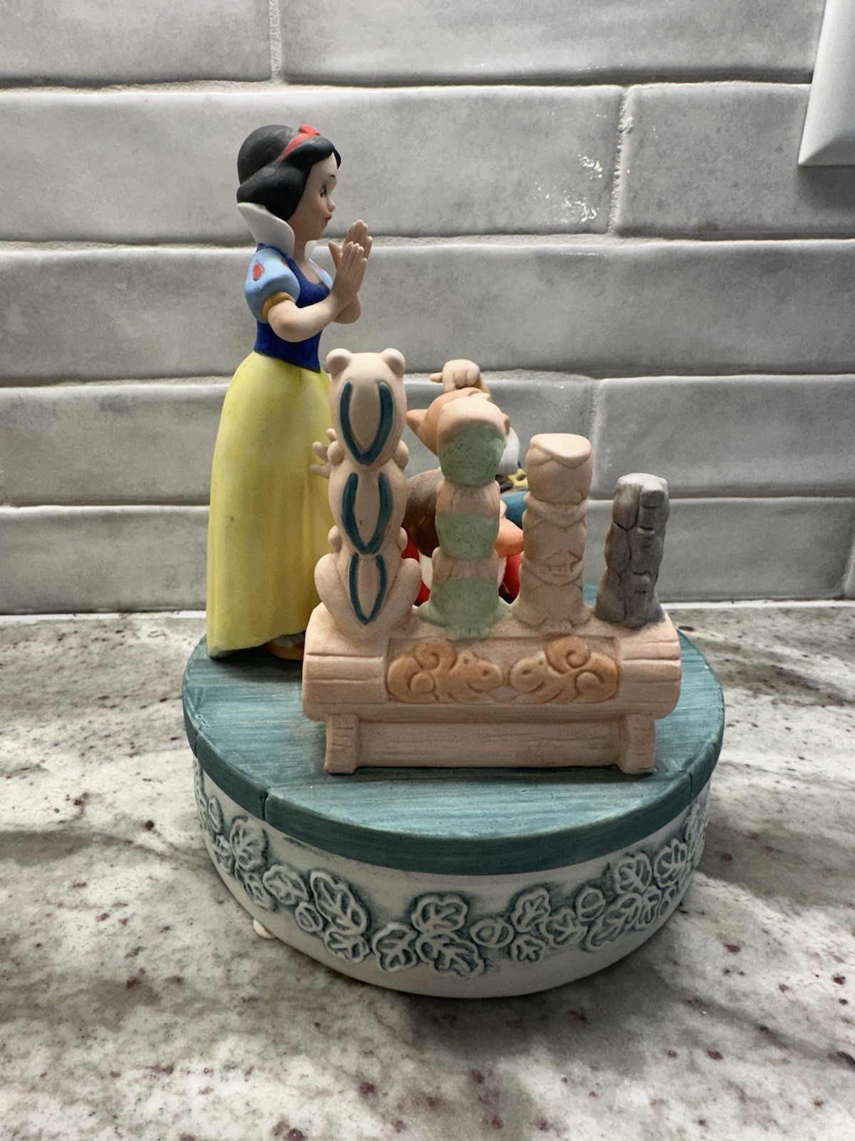 Disney Snow White & The Seven Dwarfs Musical Memories Music Box Limited Edition