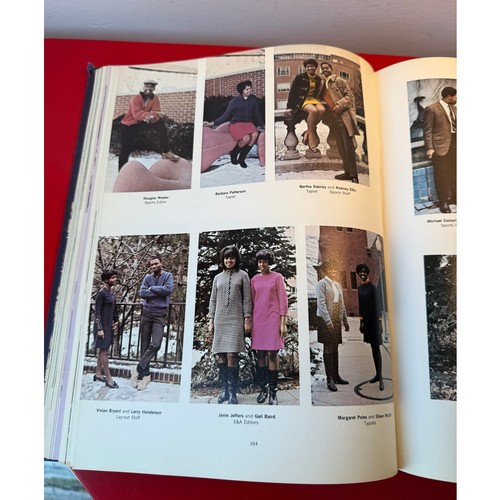 1968 Howard University Bison Yearbook Excellent Condition Clean Washington DC - Imagen 12 de 15