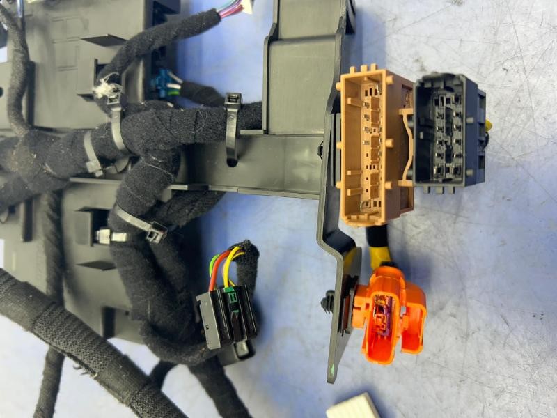 2014 - 2017 MASERATI GHIBLI M157 OEM LEFT FRONT SEAT CONTROL MODULE W/ HARNESS