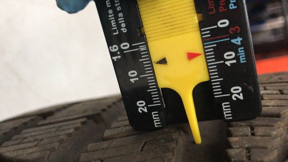 2 Pneus 285 35 19 92V PIRELLI SOTTOZERO HIVER 240 DOT 2014 - Photo 2/4