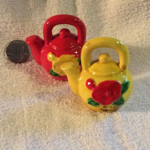 A Pair Of Vintage Japanese "Teapot" Design Salt & Pepper Shakers-excellent