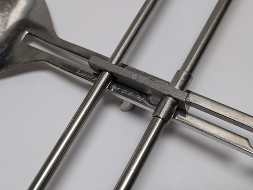 V. MUELLER Retractor w/ Center Blade (USED). - Picture 9 of 13