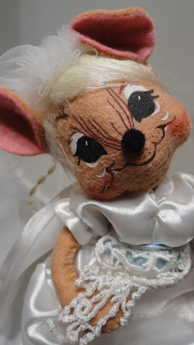 Rare Retired AnnaLee Dolls Bride and Groom Mice Set holding Champagne Glass - Picture 4 of 15