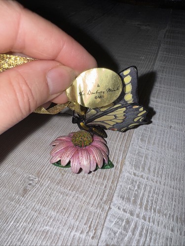 Estatuilla adorno Danbury Mint cola de golondrina mariposa y flor de aciano - Imagen 5 de 5