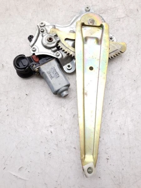 02-06 REGULADOR VENTANA PUERTA TRASERA LADO CONDUCTOR TOYOTA CAMRY XLE Foto 2 de 4