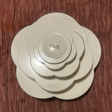We R White Flower-Shaped Rotating Multi-Compartment Organizer Storage Tray
