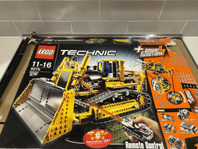 LEGO TECHNIC: Motorized Bulldozer (8275)