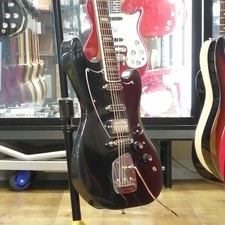 Guitarra Eléctrica Guild Surfliner Deluxe Cuerpo de Álamo Cuello de Arce Tostado Probado