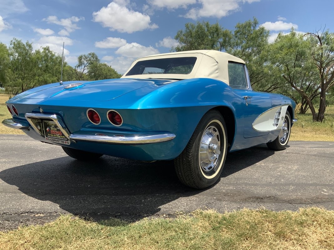 1961 Jewel Blue Chevrolet Corvette   | C1 Corvette Photo 4