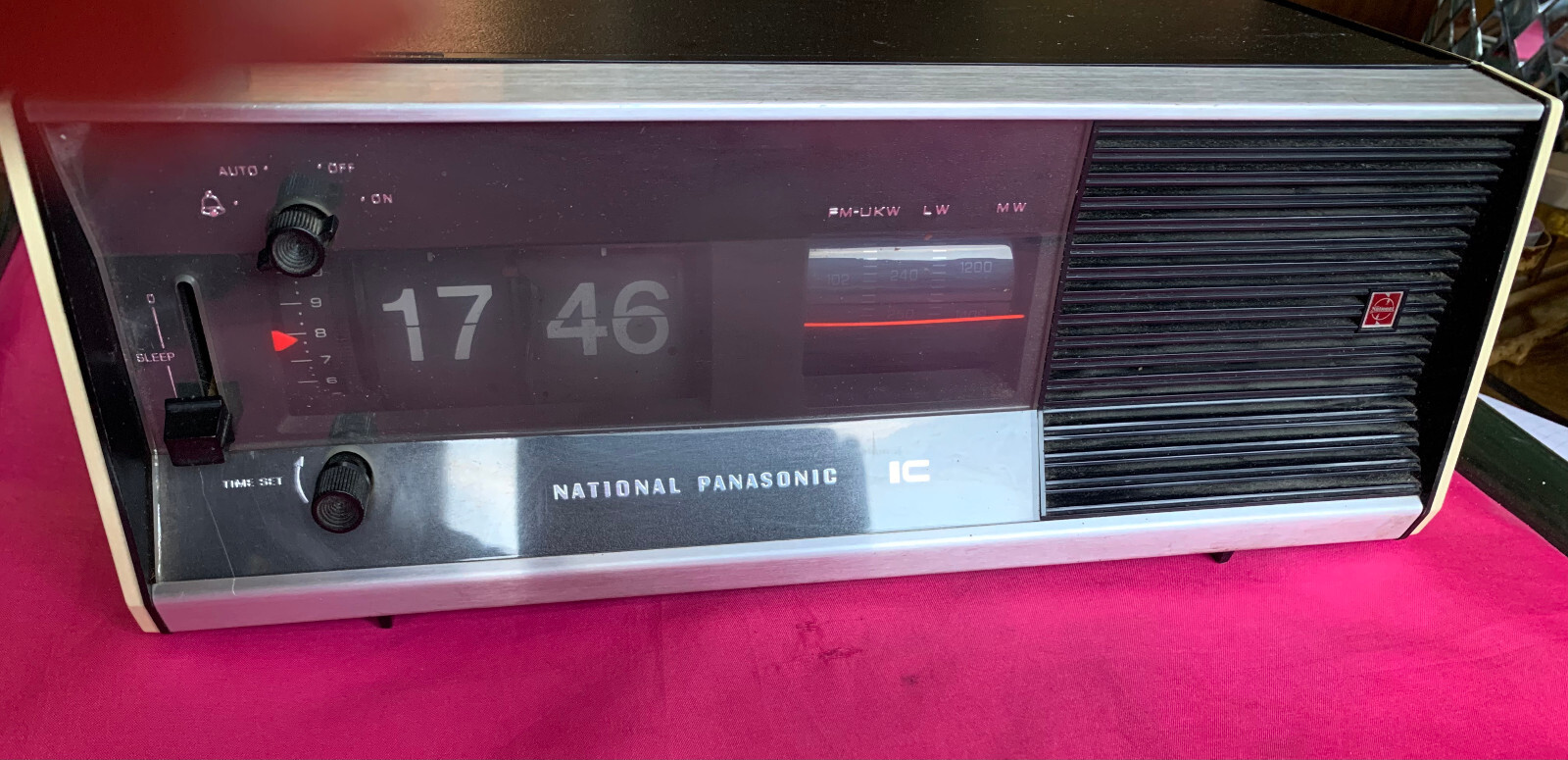 National Panasonic ラジオ付パタパタ時計 赤 RC-6030 National