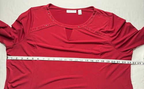 Susan Graver XL Maroon Top Liquid Knit Key Hole Neck Red Crystal Studs Preowned - Bild 7 von 13