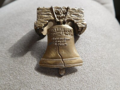SCOUT BSA LIBERTY BELL PROCLAIM LIBERTY PLASTIC NECKERCHIEF SLIDE WOGGLE FDL !!!