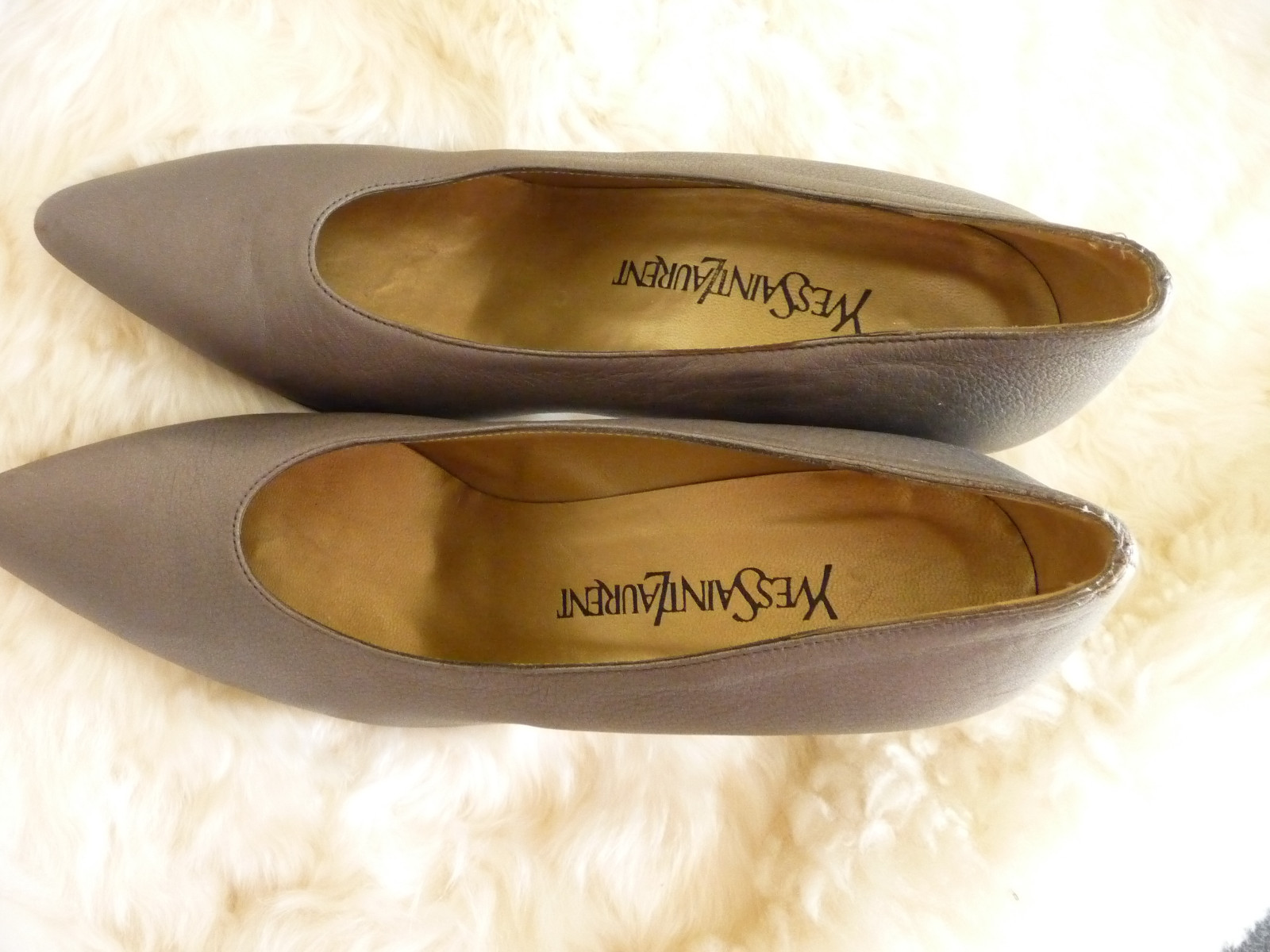 Décolleté punta a punta argento grigia in pelle Yves Saint Laurent