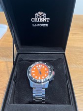 Herrenuhr Automatik Orient M-Force Orange Zifferblatt Stahlarmband...
