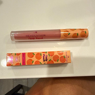 Revolution Tasty Peach Lip Gloss Shine Effect, Peach Flavor lip oil