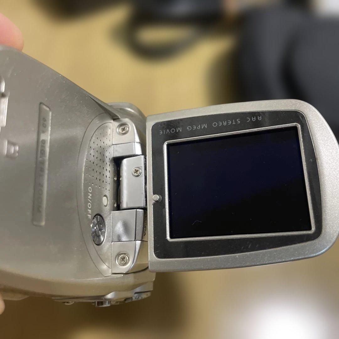 SANYO Xacti DMX-C4 Digital Movie Camera Silver with Dock & Adapter