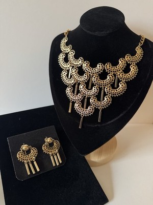 Vintage Sarah Coventry Charisma Bib Necklace/Earring Set Gold Tone Clip On