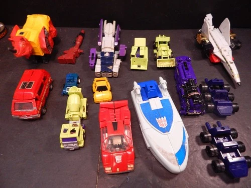 Vintage lot of G1 Transformers Figures