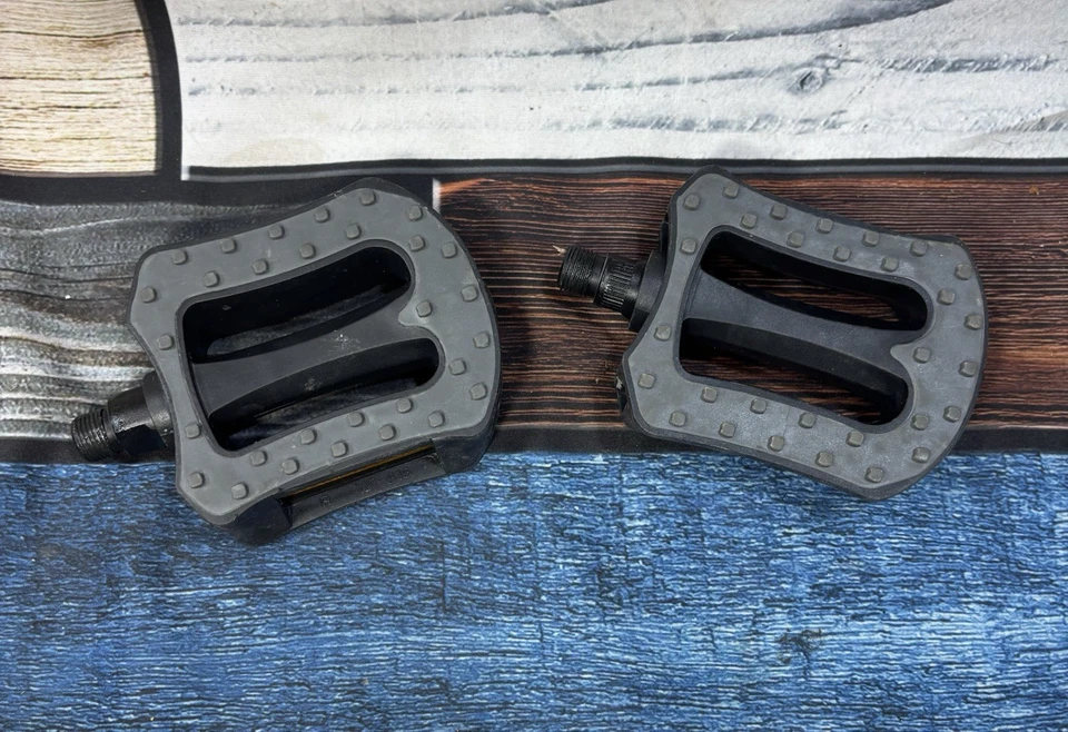 VP K218 Resin Platform Pedals 9/16 Black PD19 - Image 2 of 4