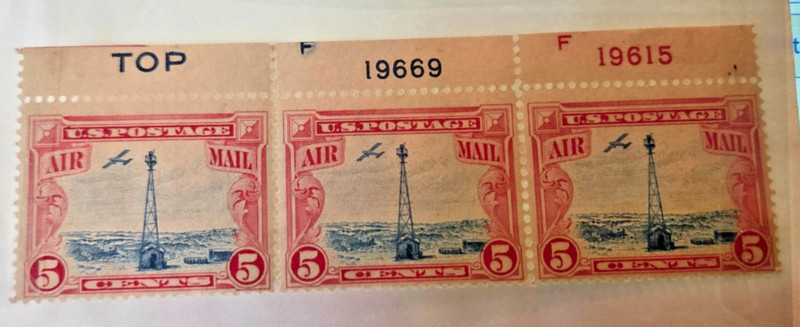US. Scott # C11. STRIP OF 3 (2 PLATE ## AND "TOP" STAMPOS MNH (HINGES ON MARGIN)