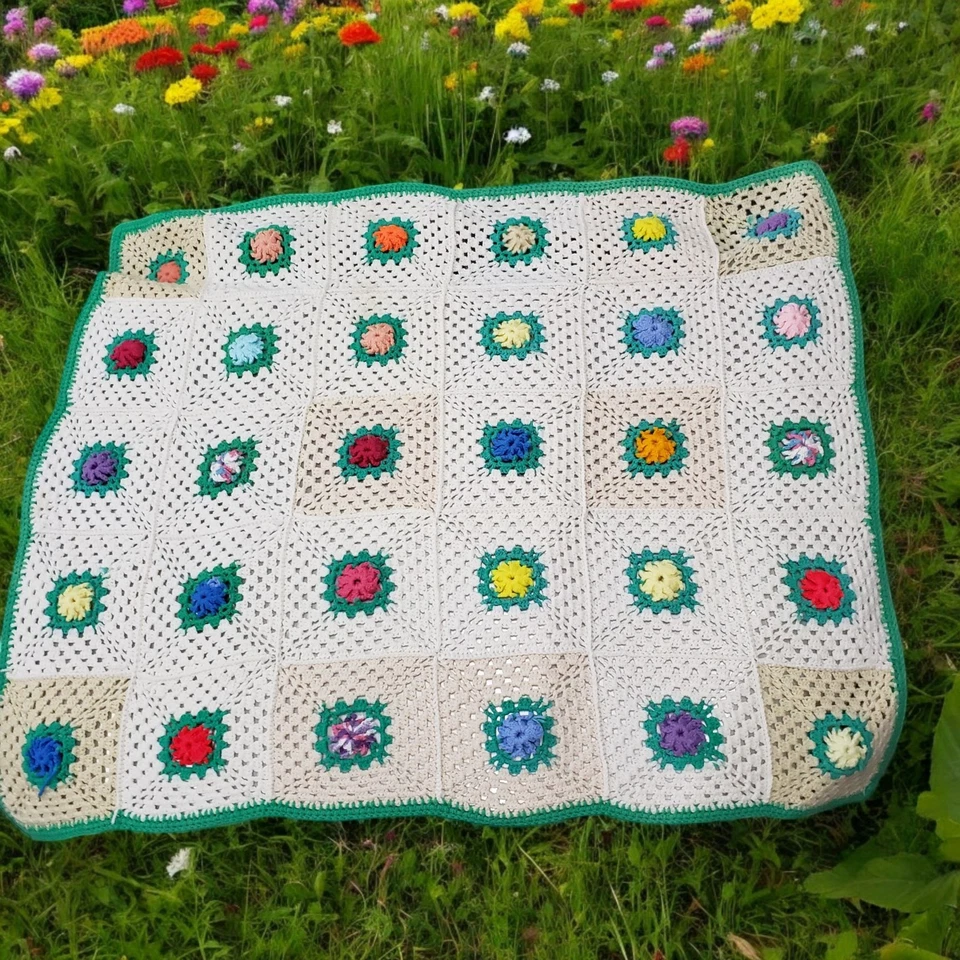 Primavera branca afegã quadrada da vovó 3D flores levantadas acabamento verde 55x60" - Imagem 2 de 4