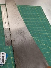 Vintage DISSTON HAND SAW D8, 5  TPI THUMBHOLE HANDLE USA CARPENTER TOOL