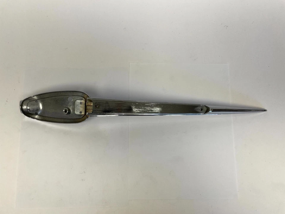 Dodge Deluxe Series D-19 1941 luz trasera lateral derecha base lámpara 902150 nuevo de Lote Antiguo Foto 3 de 4