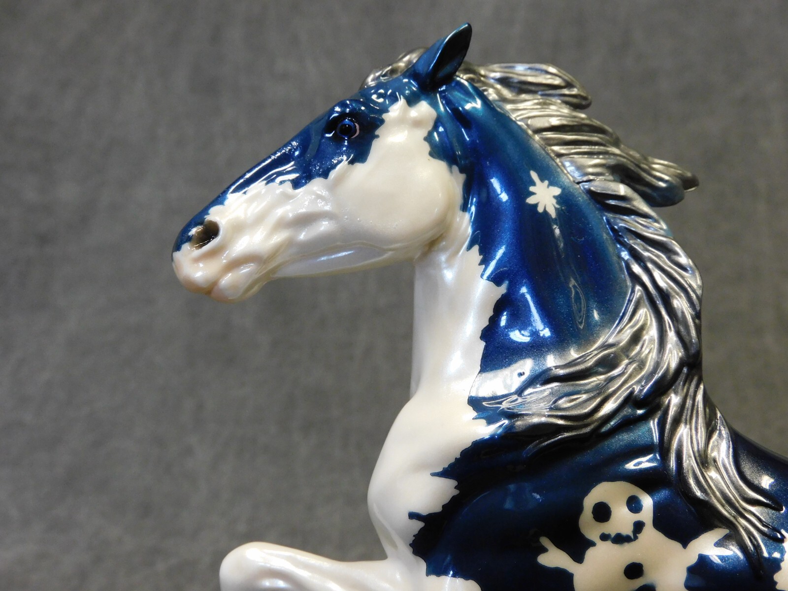 Breyer NEW * Neva * Glossy Holiday  Special Christmas Classic Model