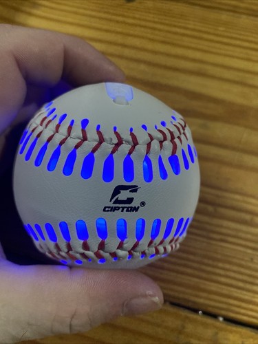 Getorium Light Up Baseball: Glow in the Dark mit 6 wechselnden Farben - Bild 3 von 7