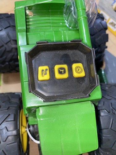 John Deere KIDS Monster Treads SUPER SCALE Farm Combine Lights/Sounds - Picture 3 of 4