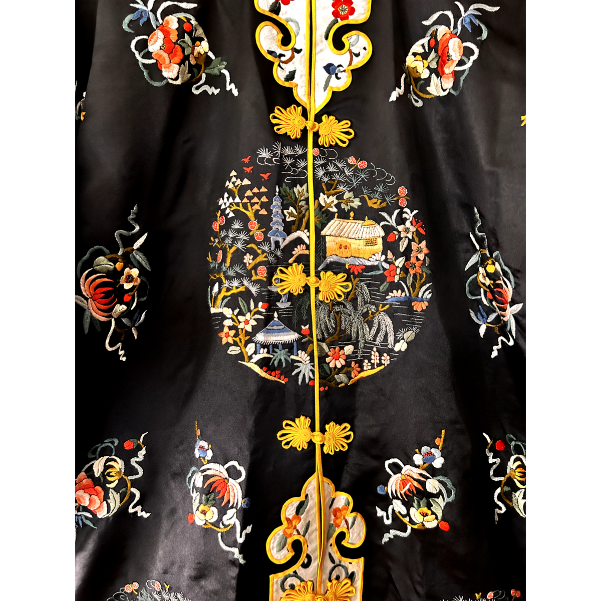 Vintage Chinese ESME Embroidered 100% Silk Circa 1950's Vintage Chinese ESME Embroidered 100% Silk Circa 1950's