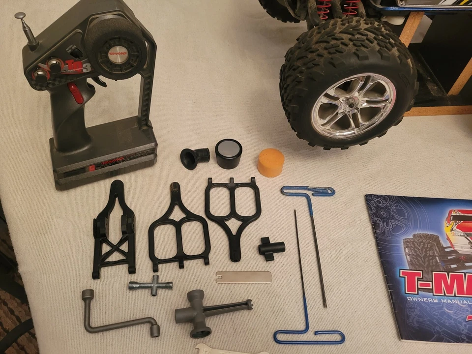 Traxxas 1/10 T-Maxx 3.3 4x4 Race Truck - Model 4909 Nitro. Less than 10 hrs Run. - Image 2 of 4