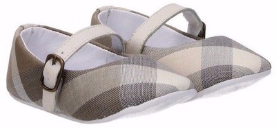 burberry baby trainers