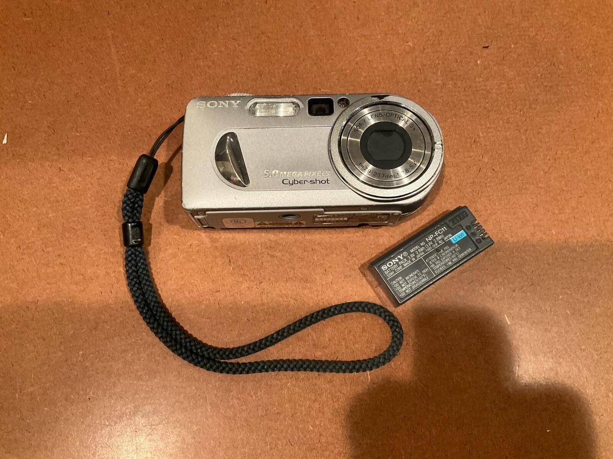 Sony Cybershot DSC-P10 LCD Digital Camera 5.0 Mega Pixel For Parts