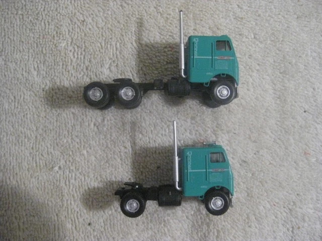 Athearn HO Time-DC 2 Freightliner tractors only blue box 5504 Assembled New - Image 3 of 4