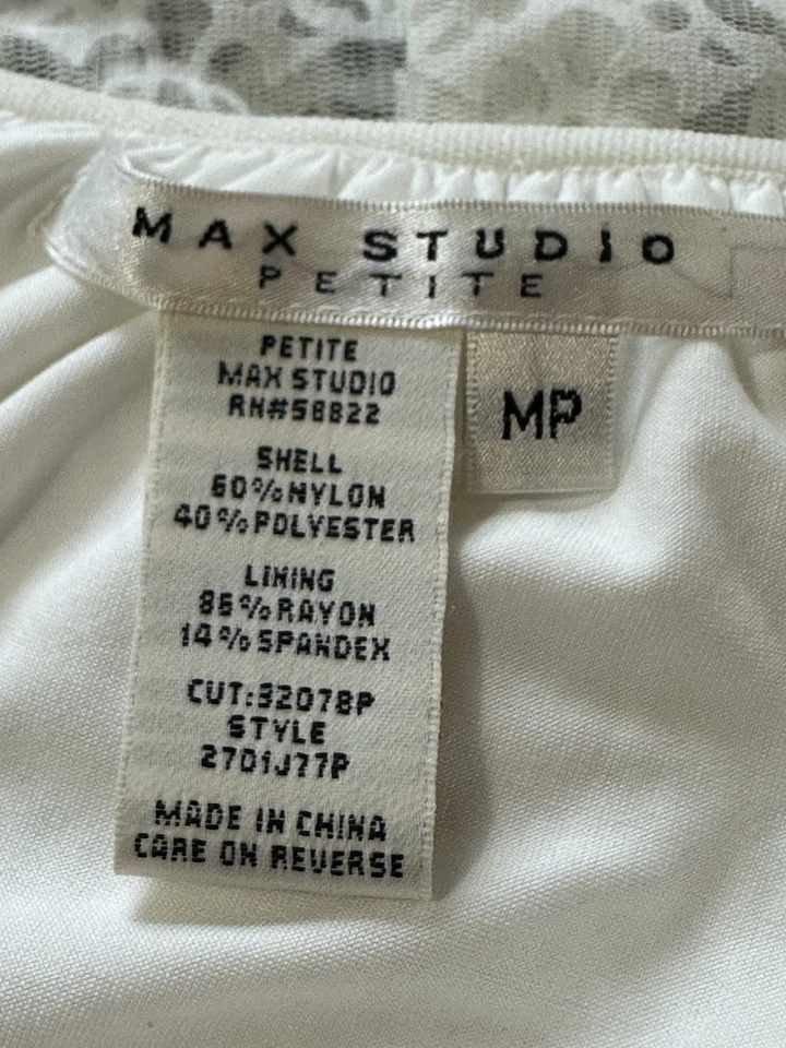 Blusa túnica de encaje Max Studio Petites Babydoll cuello en V ojales forrada manga aleteada Foto 3 de 4