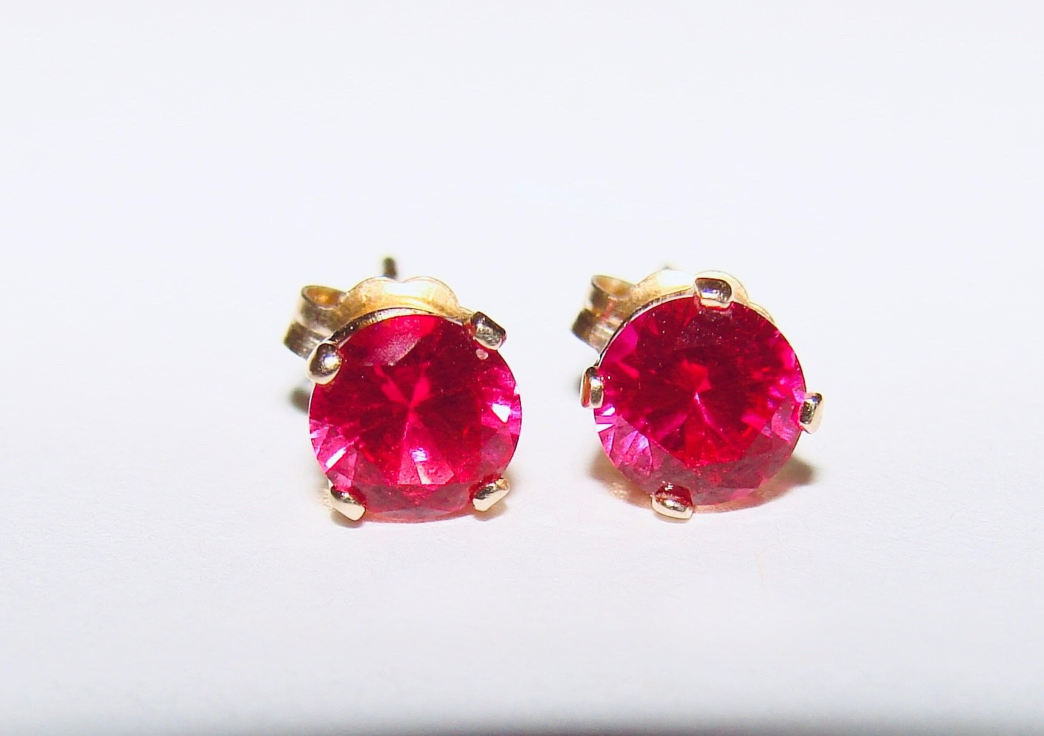 14K YELLOW GOLD RED RUBY ROUND STUD EARRINGS 5MM … - image 2