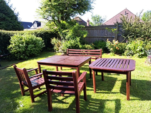 Solid wood garden table and chairs, used, good condition