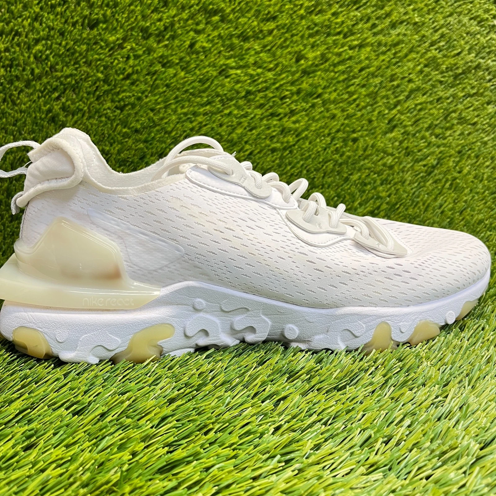 Nike React Vision Honeycomb Mens Size 11.5 White Athletic Running Shoes Sneakers