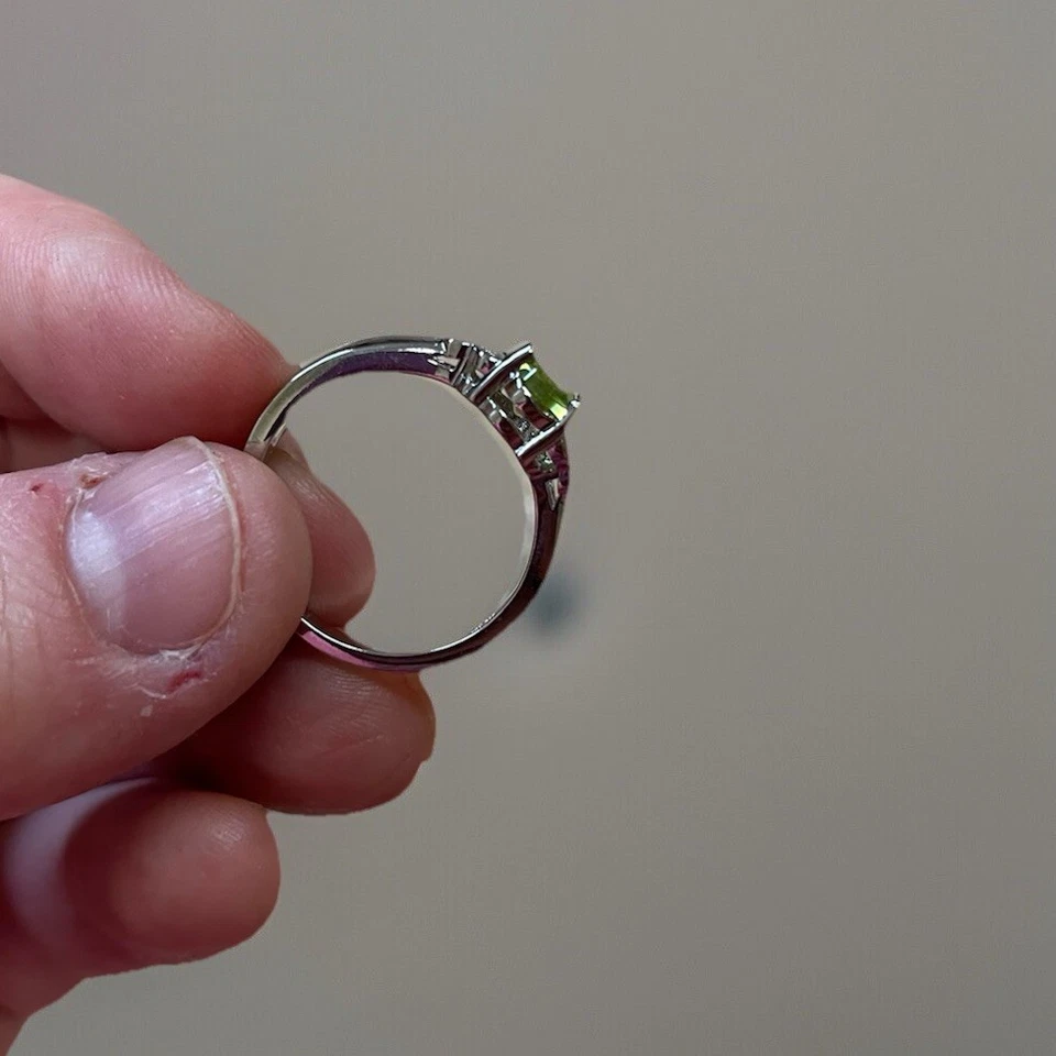 Anillo de peridoto verde talla 8 blanco bronce hipoalergénico cristal piedras preciosas joyería  Foto 2 de 3