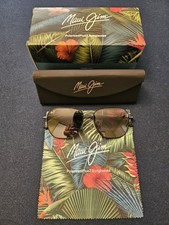Maui Jim Mano 877-02 Grey Mano Black Silver Stripe / Bi-Gradient Polarized