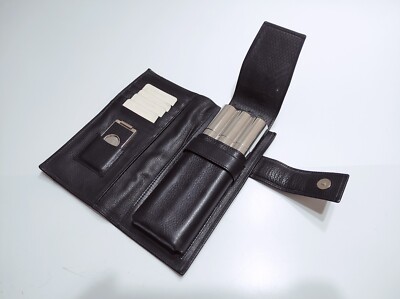 PIQUADRO Zigarrenetui aus Leder mit Zigarrenschneider Kreditkartenetui Flasche