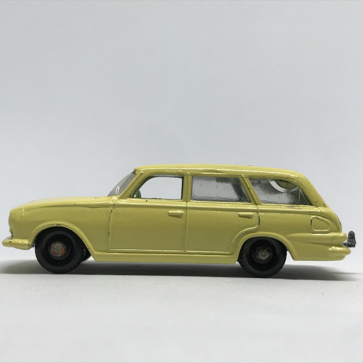 Lesney Matchbox Vauxhall Victor Estate Car No. 38 1963