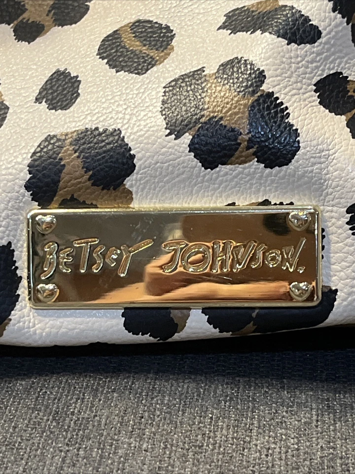 Bolso grande Betsey Johnson con estampado de leopardo guepardo lazo grande correas de cadena Foto 3 de 4
