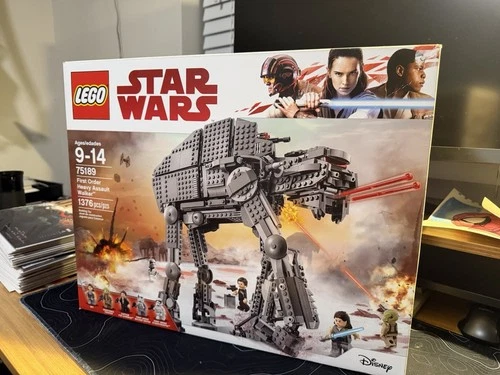 LEGO Star Wars Set 75189 First Order Heavy Assault Walker. New Sealed Retired