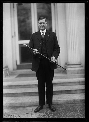Photo:Washington D.C. White House Man in Suit with Cane 1900s