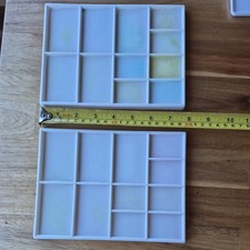  2 palety farb artystycznych mieszające ze studnią pochyłą do akwareli.